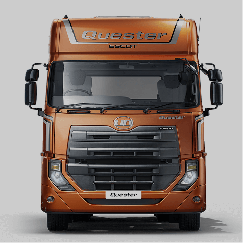 Malaking orange na trak na nakaharap sa harap, may salitang "Quester" sa itaas.