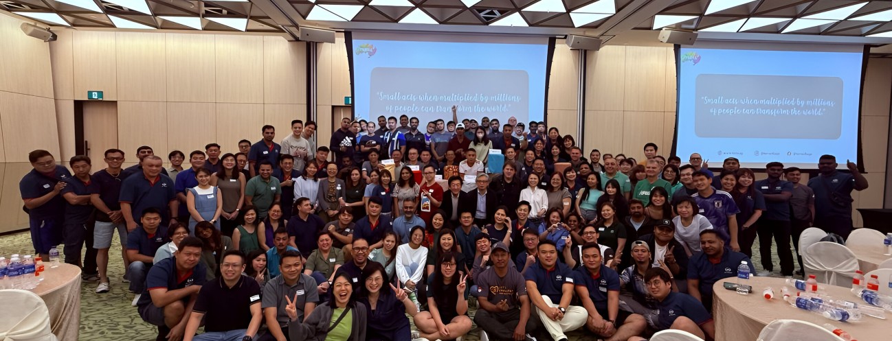 Group photo of UD Trucks Singapore team after our teambuilding workshop